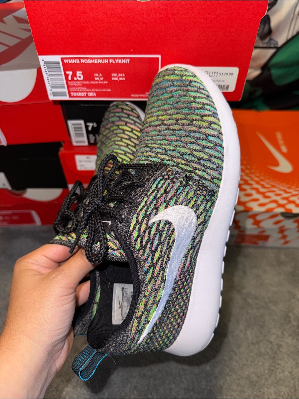 Nike Roshe Run Flyknit Multicolor 7.5 women’s